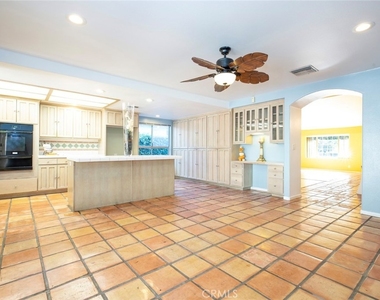 18119 Calvert Street - Photo Thumbnail 12