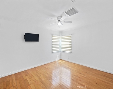 826 E Olive Avenue - Photo Thumbnail 6