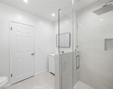 826 E Olive Avenue - Photo Thumbnail 5