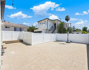 826 E Olive Avenue - Photo Thumbnail 10