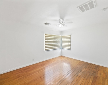 826 E Olive Avenue - Photo Thumbnail 3