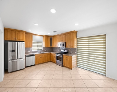 826 E Olive Avenue - Photo Thumbnail 7