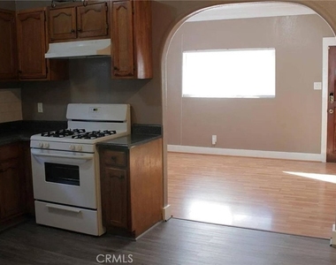 610 Brittania Street - Photo Thumbnail 6