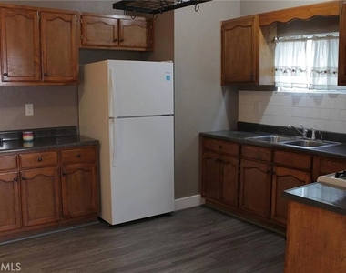 610 Brittania Street - Photo Thumbnail 7