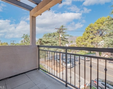 1941 Waltonia Drive - Photo Thumbnail 17