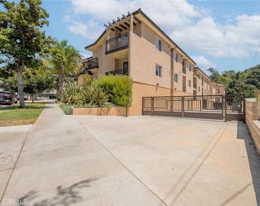 1941 Waltonia Drive - Photo Thumbnail 2