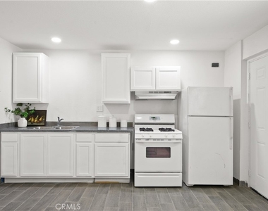 3008 N Arrowhead - Photo Thumbnail 3