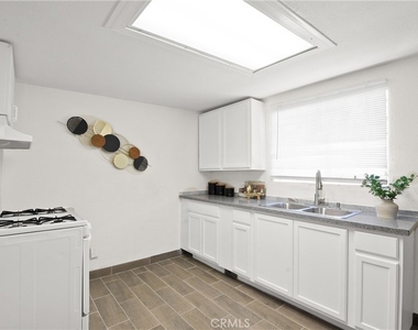 3008 N Arrowhead - Photo Thumbnail 3