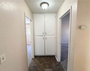 407 E E - Photo Thumbnail 3