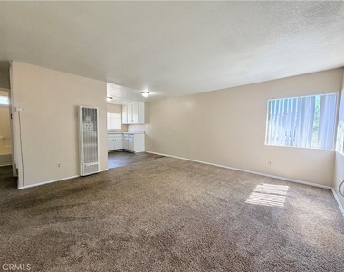 407 E E - Photo Thumbnail 1