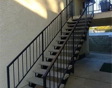 407 E E - Photo Thumbnail 9