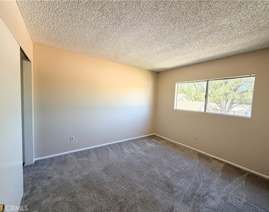 407 E E - Photo Thumbnail 7