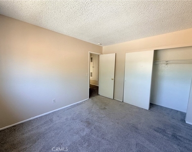 407 E E - Photo Thumbnail 8