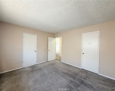 407 E E - Photo Thumbnail 5