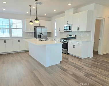 2451 E Hyde Paseo - Photo Thumbnail 3