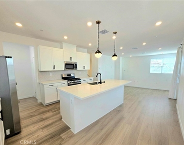 2451 E Hyde Paseo - Photo Thumbnail 4