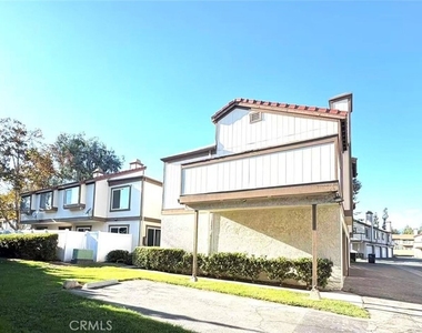 1216 S Cypress Avenue - Photo Thumbnail 12