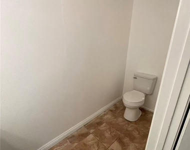 1216 S Cypress Avenue - Photo Thumbnail 6