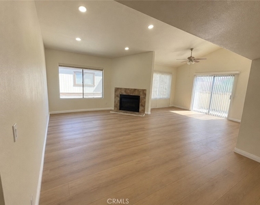 1216 S Cypress Avenue - Photo Thumbnail 19