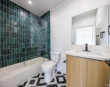 1259 S Longwood Avenue - Photo Thumbnail 24