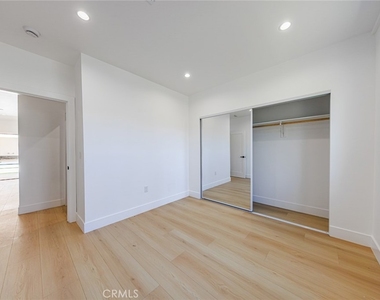 1259 S Longwood Avenue - Photo Thumbnail 9