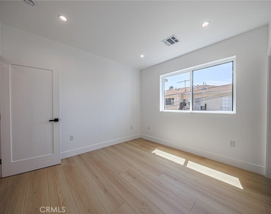 1259 S Longwood Avenue - Photo Thumbnail 30