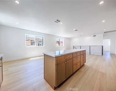 1259 S Longwood Avenue - Photo Thumbnail 23