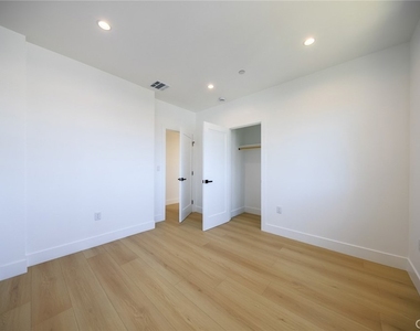 1259 S Longwood Avenue - Photo Thumbnail 27