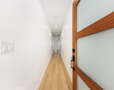 1259 S Longwood Avenue - Photo Thumbnail 7