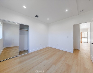 1259 S Longwood Avenue - Photo Thumbnail 12