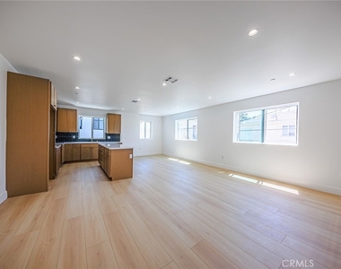 1259 S Longwood Avenue - Photo Thumbnail 16