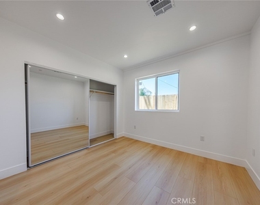1259 S Longwood Avenue - Photo Thumbnail 8