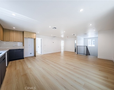 1013 S Citrus Avenue - Photo Thumbnail 12