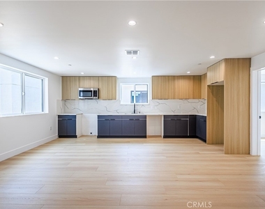1013 S Citrus Avenue - Photo Thumbnail 10