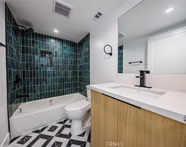 1261 S Longwood Avenue - Photo Thumbnail 37