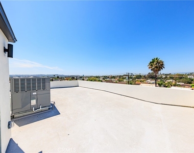 1261 S Longwood Avenue - Photo Thumbnail 11