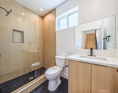 1261 S Longwood Avenue - Photo Thumbnail 25
