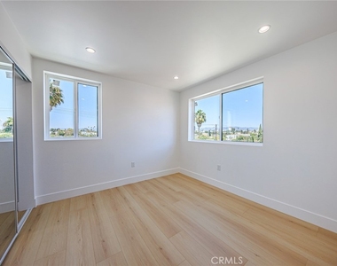 1261 S Longwood Avenue - Photo Thumbnail 39