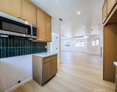 1261 S Longwood Avenue - Photo Thumbnail 21