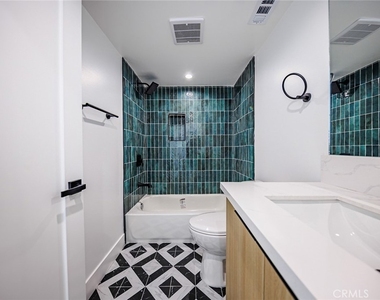 1261 S Longwood Avenue - Photo Thumbnail 38