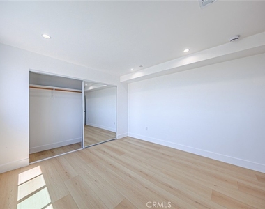 1261 S Longwood Avenue - Photo Thumbnail 32