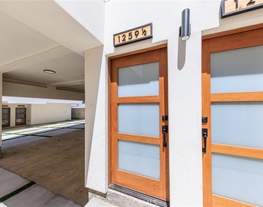 1261 S Longwood Avenue - Photo Thumbnail 12