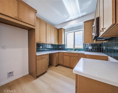 1261 S Longwood Avenue - Photo Thumbnail 20