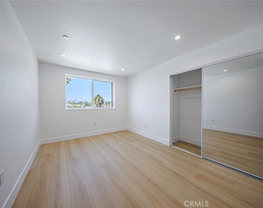 1261 S Longwood Avenue - Photo Thumbnail 35