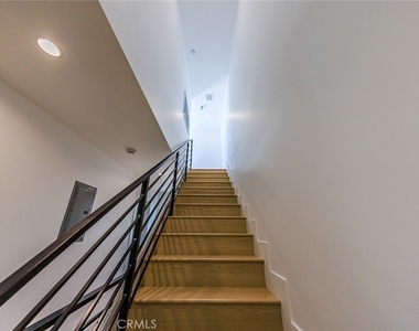 1261 S Longwood Avenue - Photo Thumbnail 43