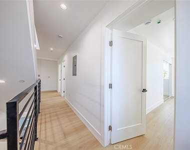 1261 S Longwood Avenue - Photo Thumbnail 27