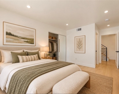1261 S Longwood Avenue - Photo Thumbnail 5