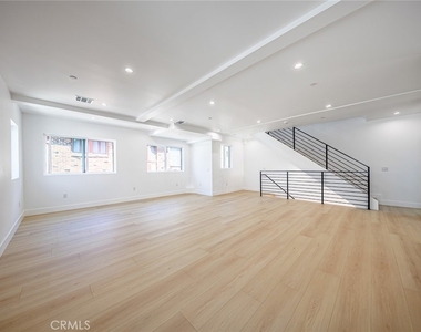 1261 S Longwood Avenue - Photo Thumbnail 18