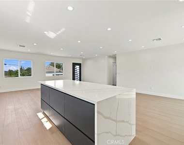 10902 Tujunga Canyon - Photo Thumbnail 7
