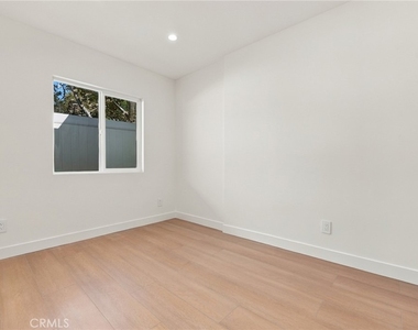 10902 Tujunga Canyon - Photo Thumbnail 16